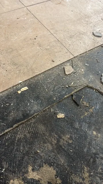 Black bitumen mastic floor removal in a E13 flat